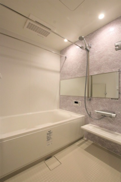 高級感のある浴室。