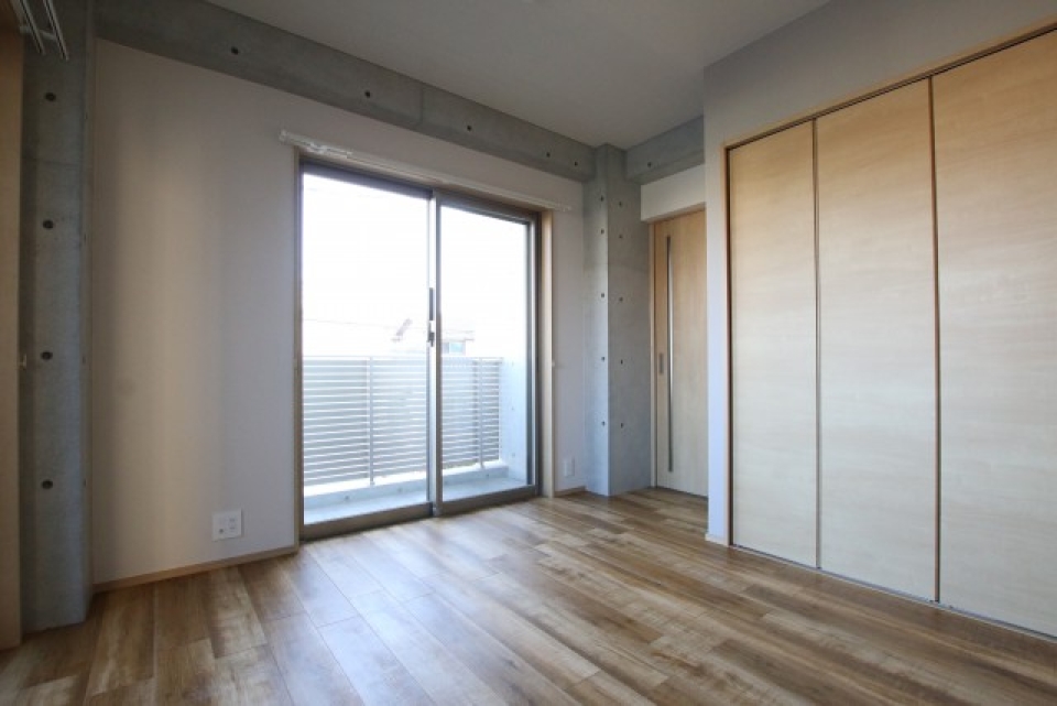 L字型のテラスに面しており明るい。