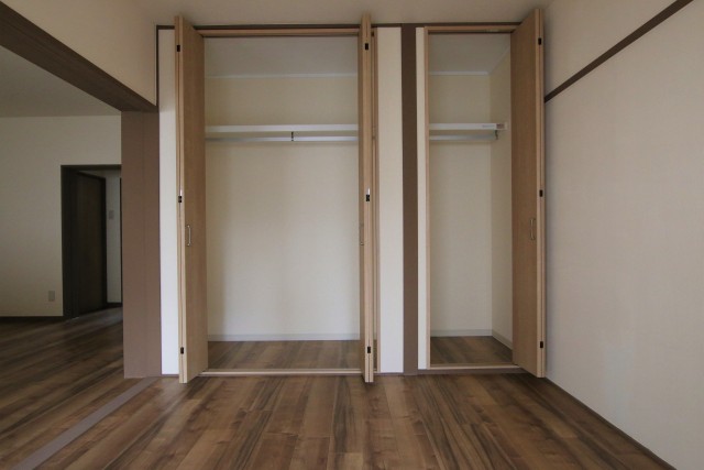 クローゼットの収納はたっぷりです。