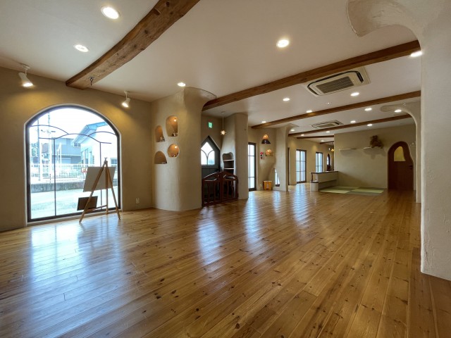 大きな窓から陽当たりもバッチリ！