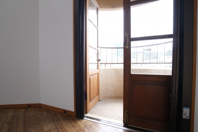 開き戸から出ると&hellip;