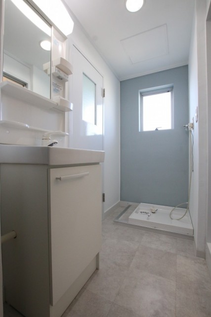 独立洗面台と脱衣室