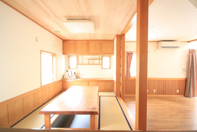 ダイニングは掘りごたつで家族団欒