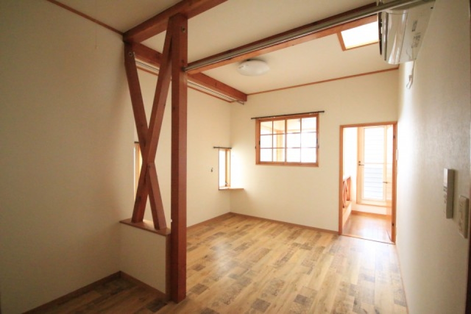 吹き抜けがあって明るい洋室7.5帖