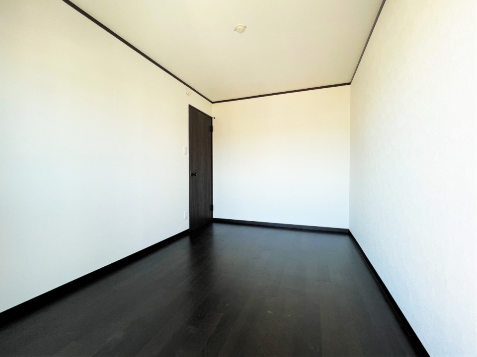 収納はなくシンプルななお部屋です