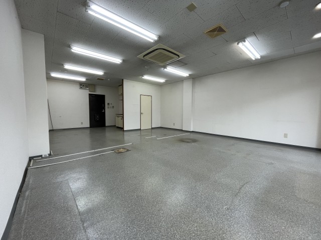 室内は48.5㎡の広さです。