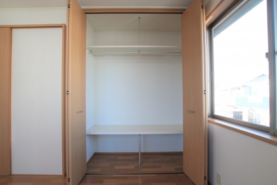 こちらの収納はハンガークローゼットです。