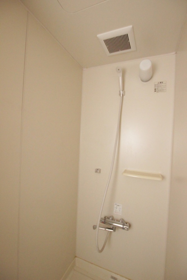 なんと！シャワールームまで。