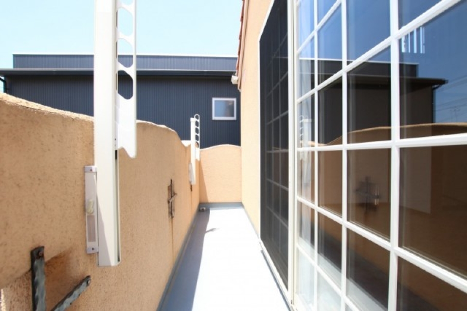 バルコニーもよく陽が当たります。