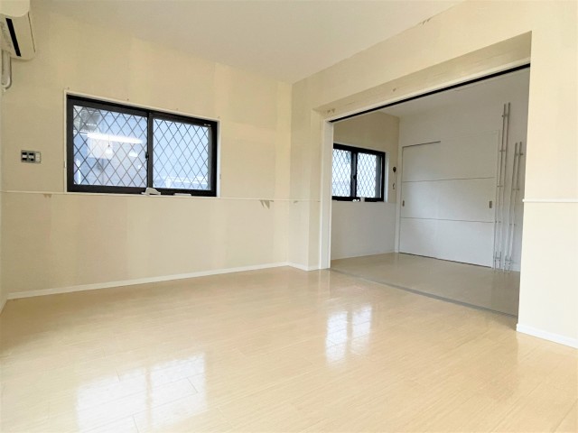 リビングルーム広々です。