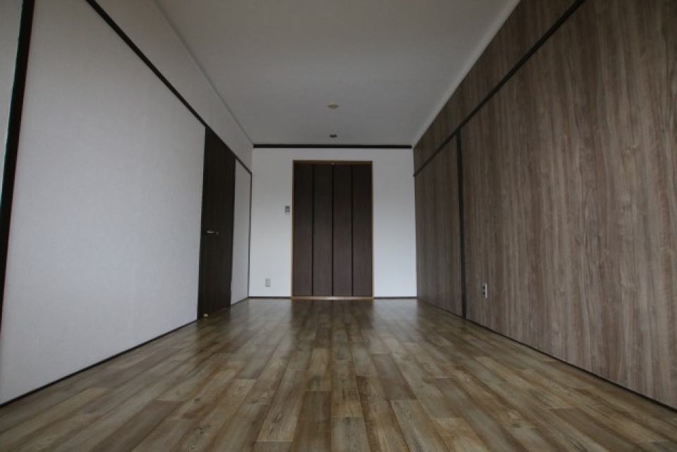 落ち着きのあるナチュラルテイストの洋室。