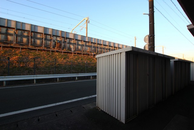 外には専用の物置も！※新幹線がすぐ横です&hellip;