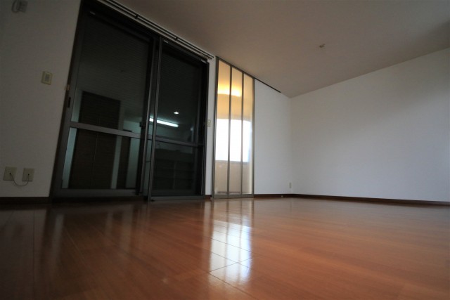 自動で閉まる、雨戸シャッター！災害時も安心です。