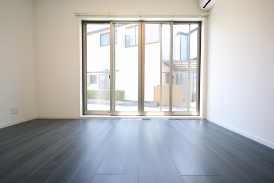 大きめに掃き出し窓がつけられているので11.2帖のLDKでも開放感