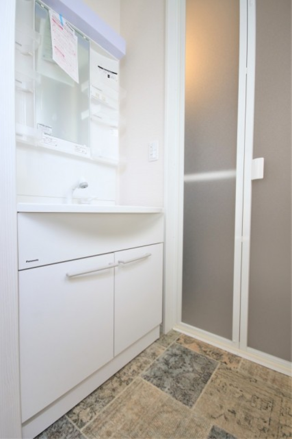 床がアンティークっぽくてかわいいです