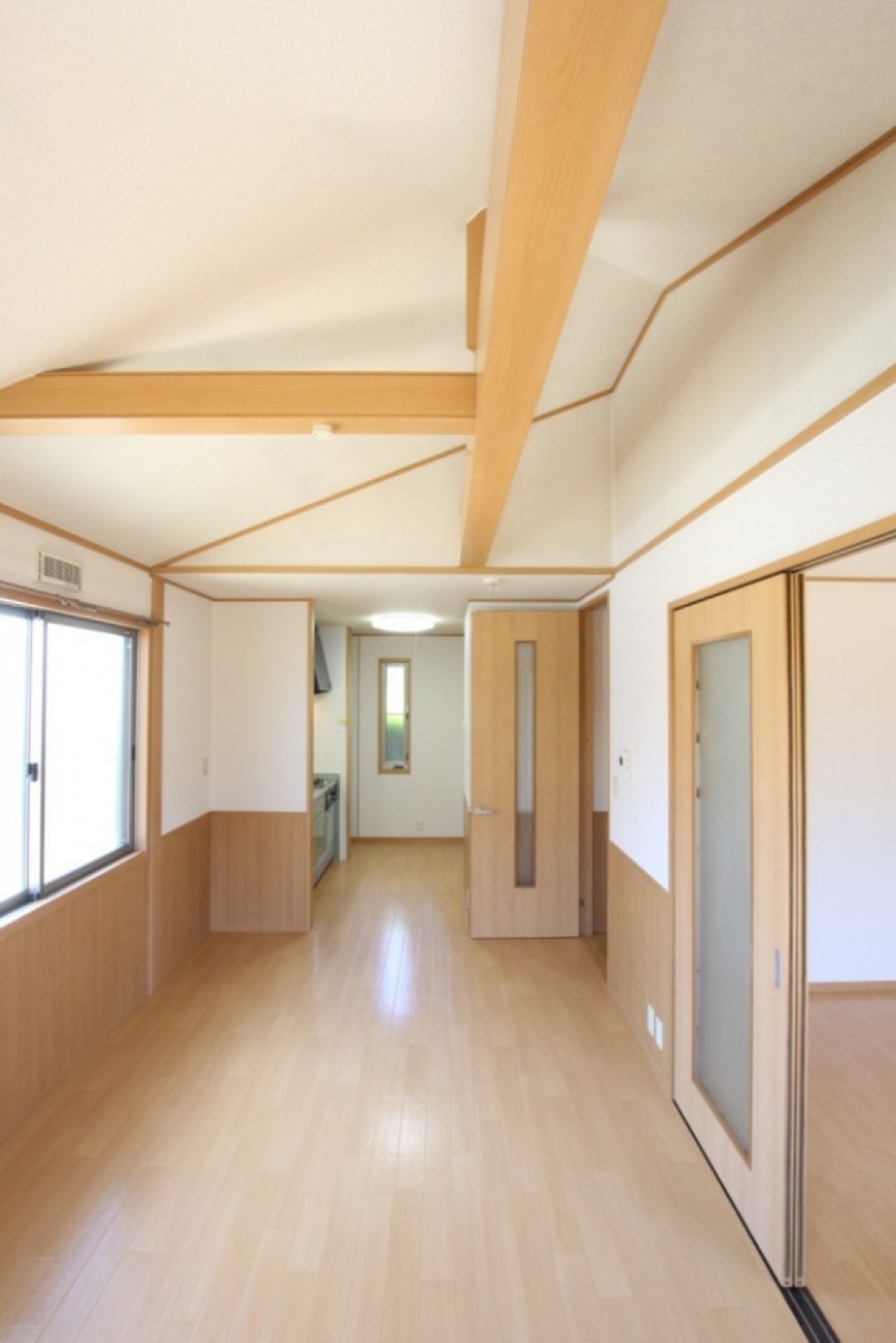 天井に1本梁が通っている。