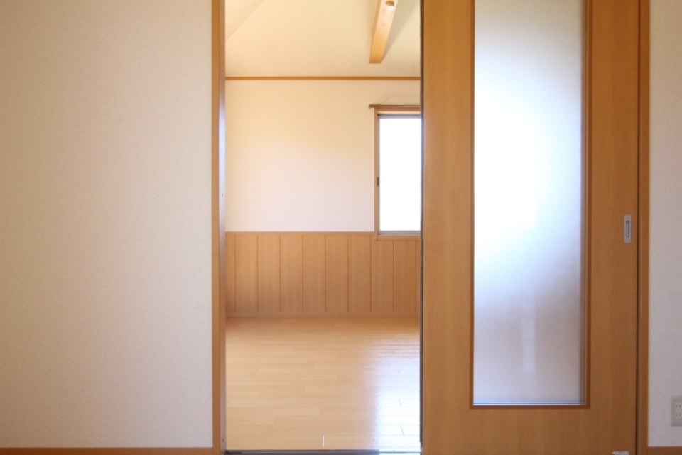 窓面が多く室内明るい。