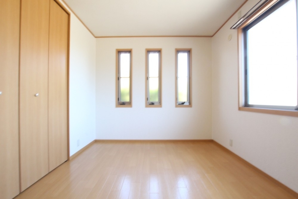 寝室に最適な洋間6帖。