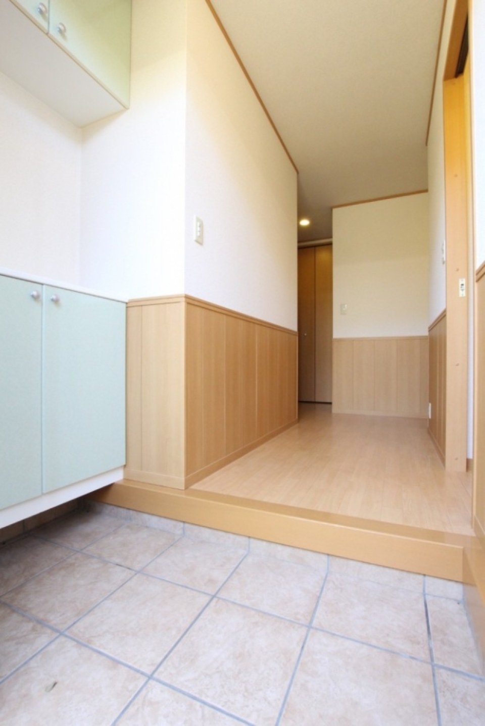 ベビーカーも置けちゃいそうな玄関スペース。