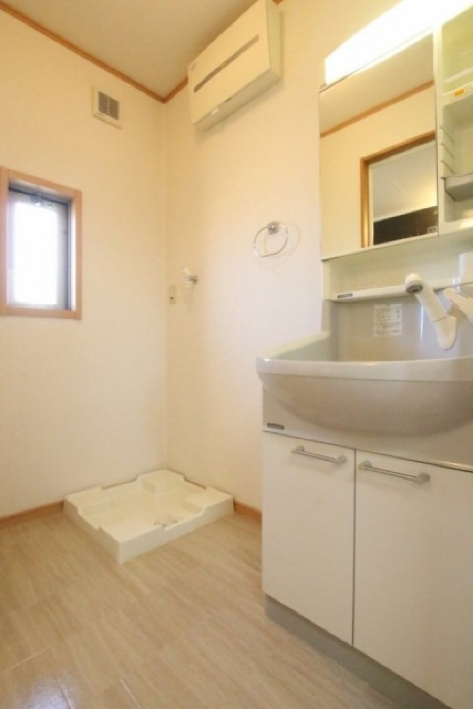 洗面空間はキッチン横、家事動線が近くてGOOD。