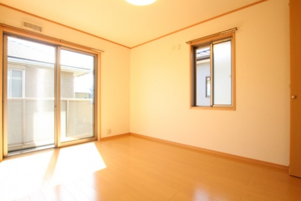 バルコニーに面したお部屋はとても明るい。