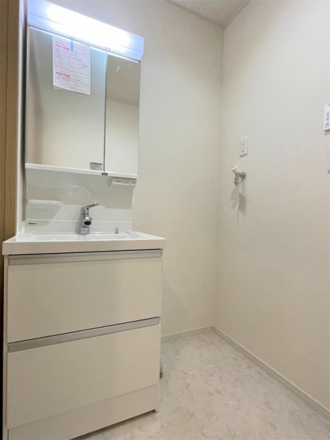 清潔感のある洗面脱衣所。