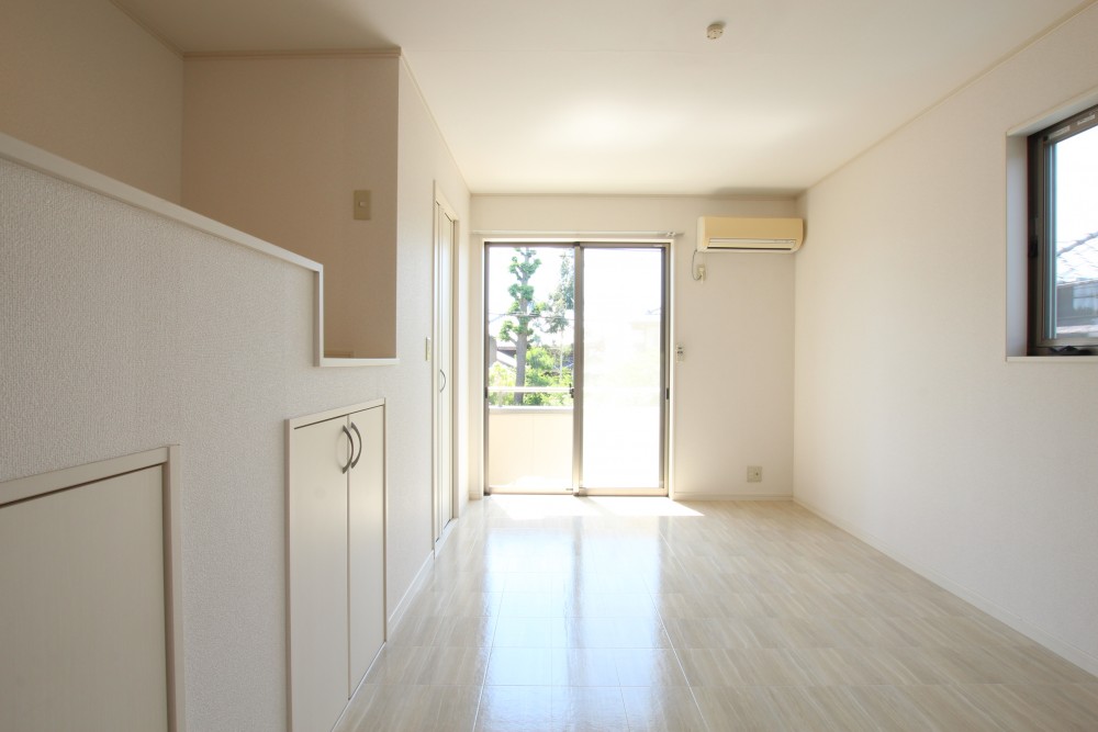 角部屋の特権、＋&alpha;の窓が部屋に風・光を取り入る。