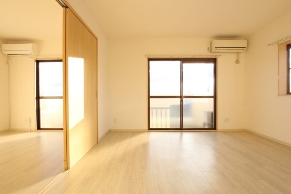 なんと各室にエアコン設置済み。