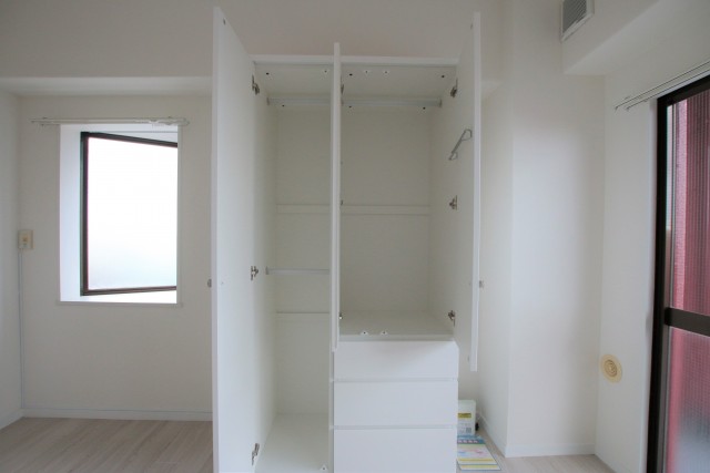 洋室にクローゼット付いています。