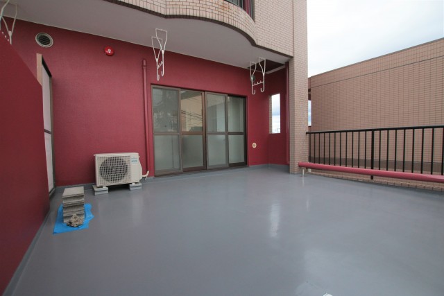 日光浴をしたくなるようなバルコニー。