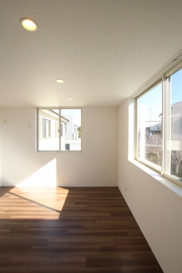 室内の照明はダウンライトを採用、天井スッキリ。