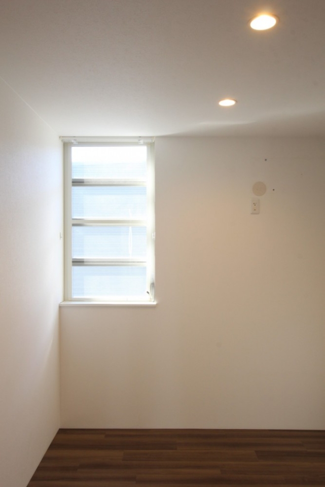 ルーバー式の窓洒落てるね。