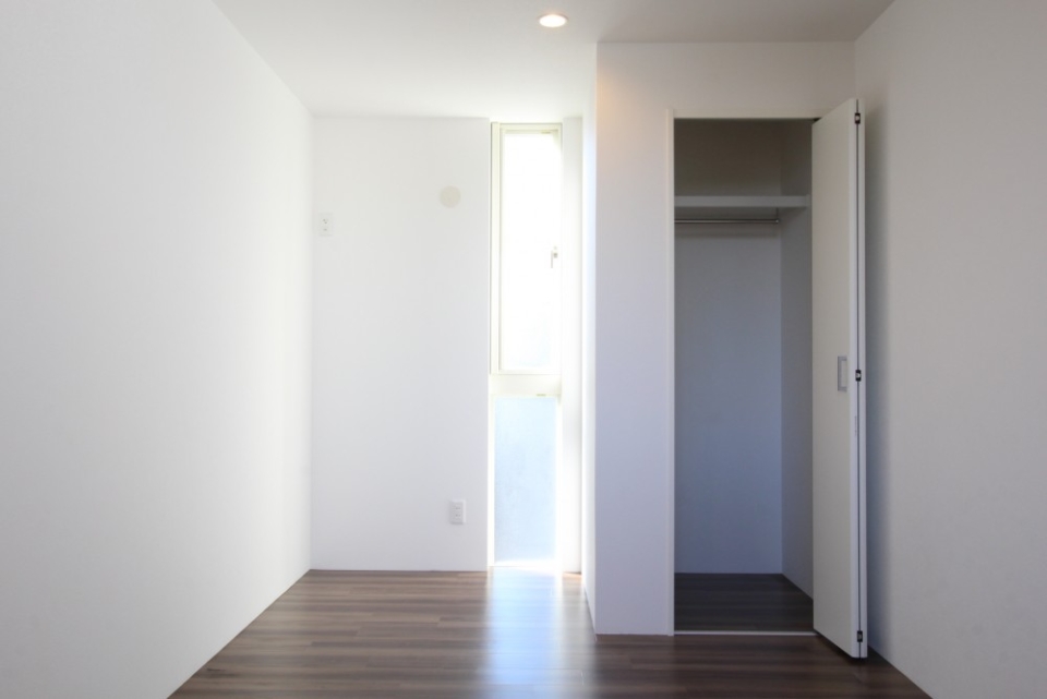 室内の窓も色々なタイプがある。