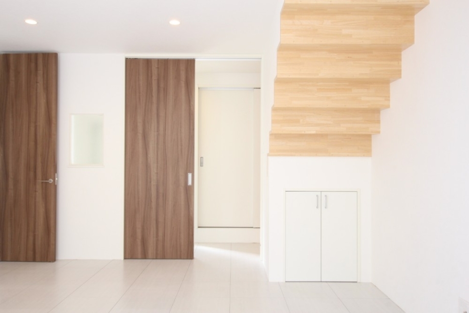 室内には多数の収納空間あり。