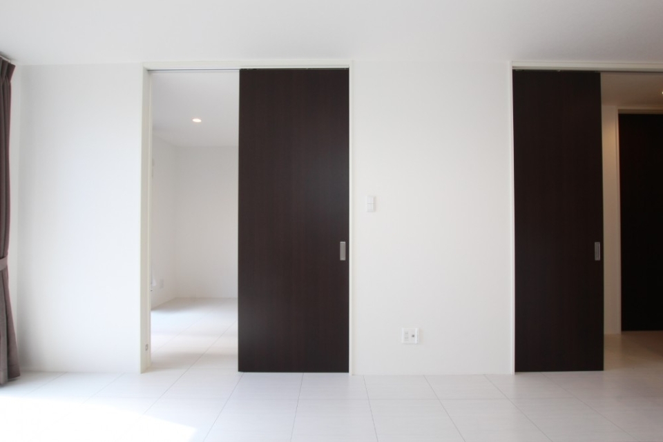 隣の洋室とは壁でしっかりと分ける構造