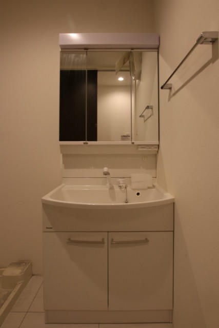 洗面台は横にタオル掛けがあるのが嬉しいです。