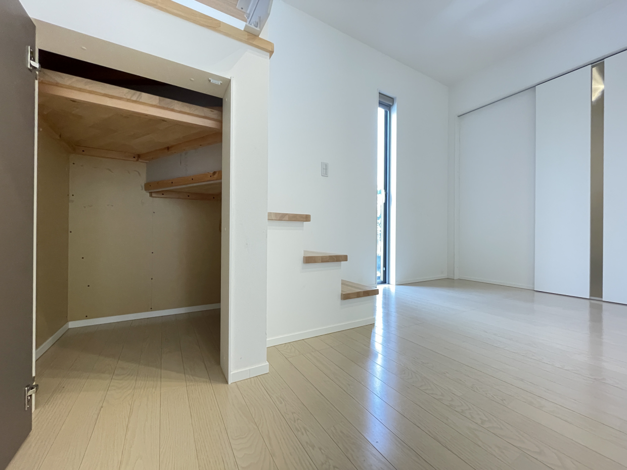 階段下収納も嬉しい