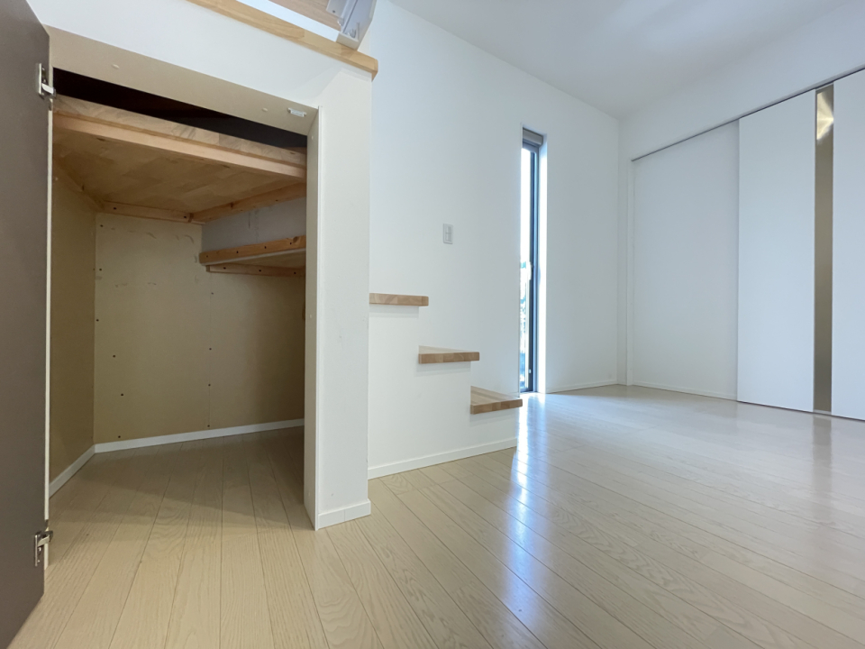 階段下収納も嬉しい