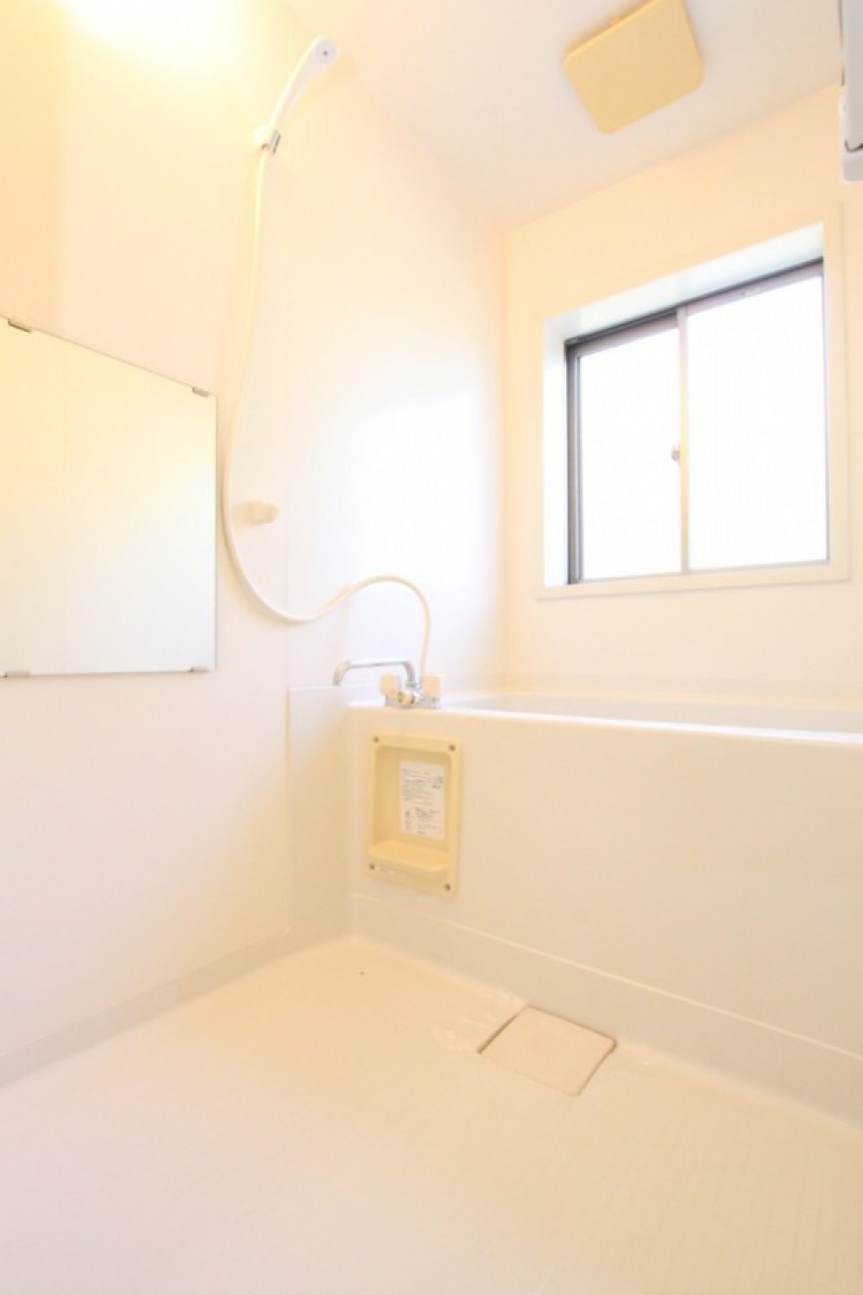 窓のある浴室はなんとも明るい