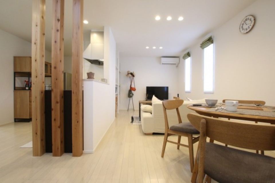 全室ダウンライト採用で天井空間スッキリ。