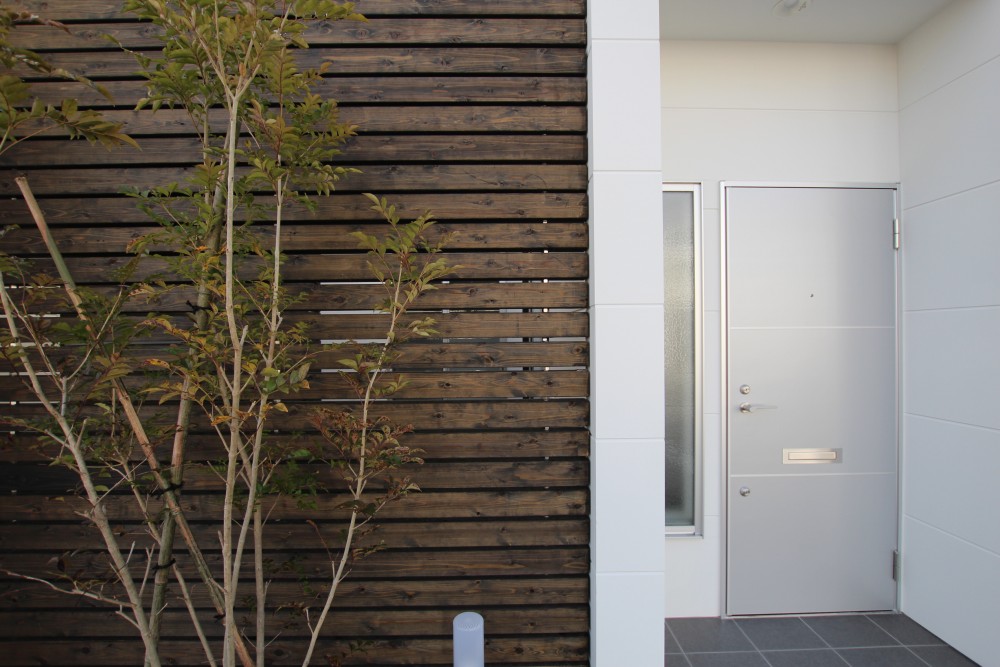 ウッドデッキ内は外から全く見えない。