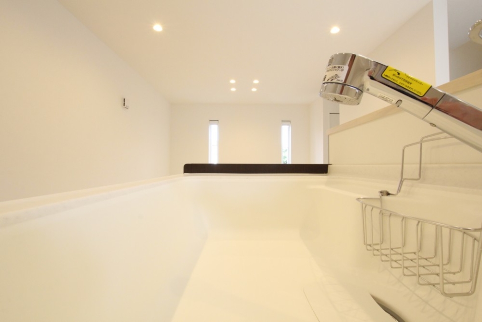 キラキラ光る真っ白なキッチン。