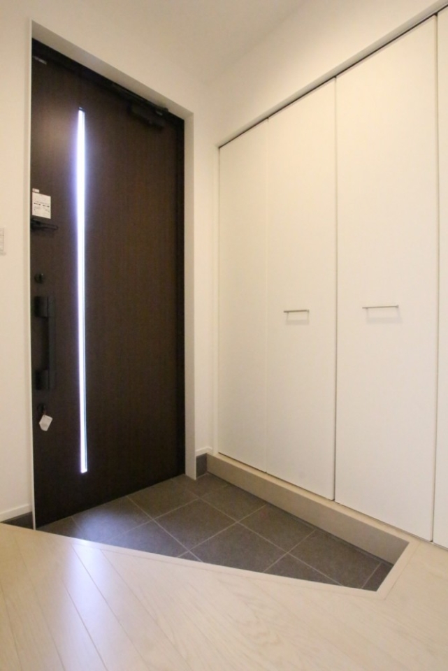 玄関の形状が面白い。アート感あります。