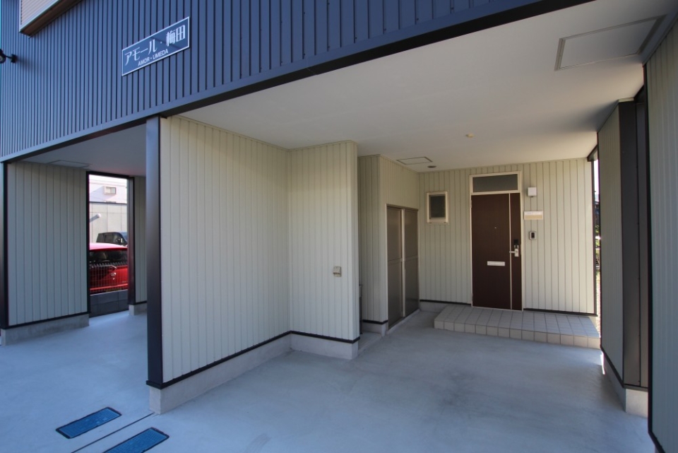 車1台はガレージ風車庫内へ。