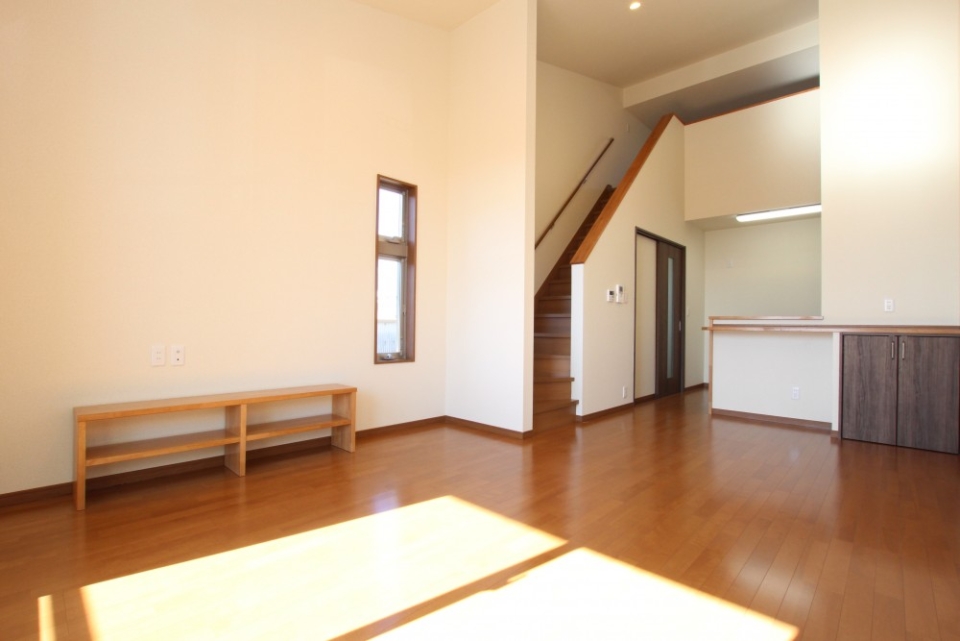2階のリビングスペースは天井高くとても開放的。