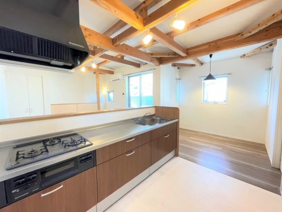 人気の対面式キッチンでLDKを見渡せます♪