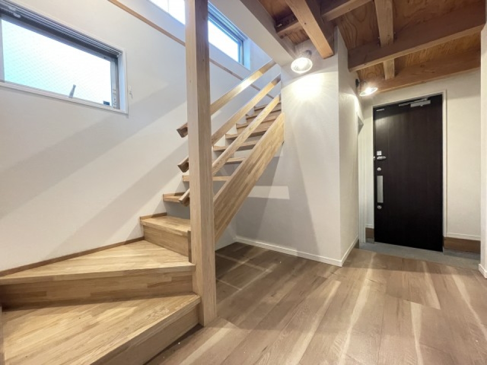 ガレージからLDKへと続く１Fロビー