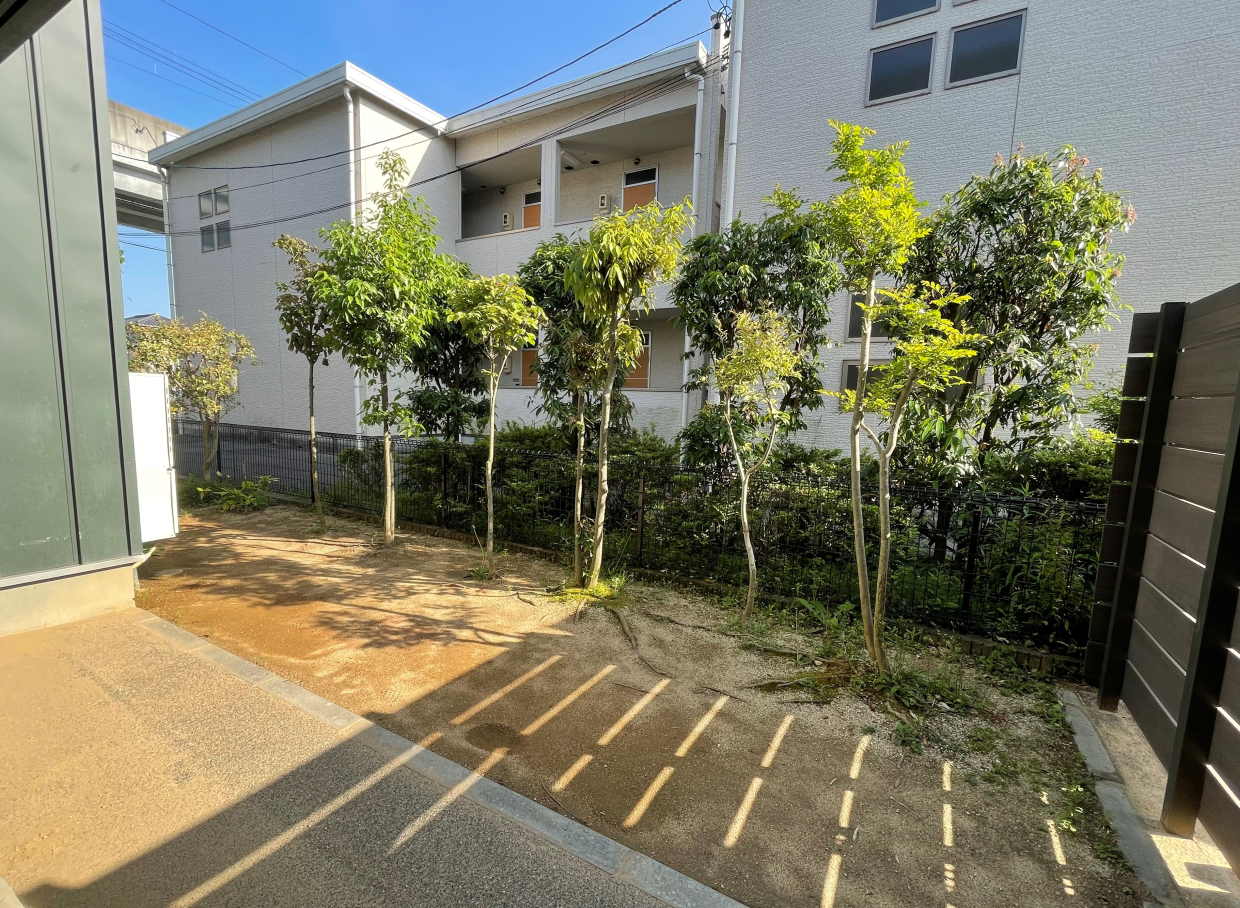 裏庭。物干しも付いてます