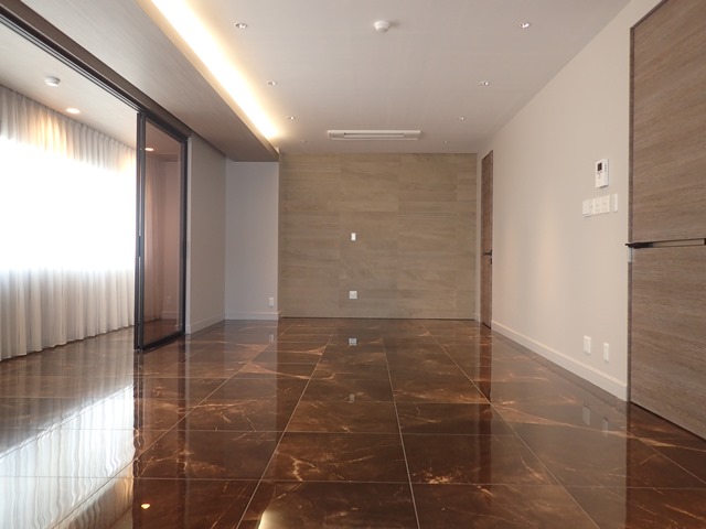 大理石の輝きがまぶしすぎますっ！