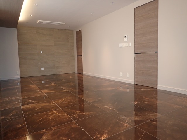 高級感のある大理石の床。